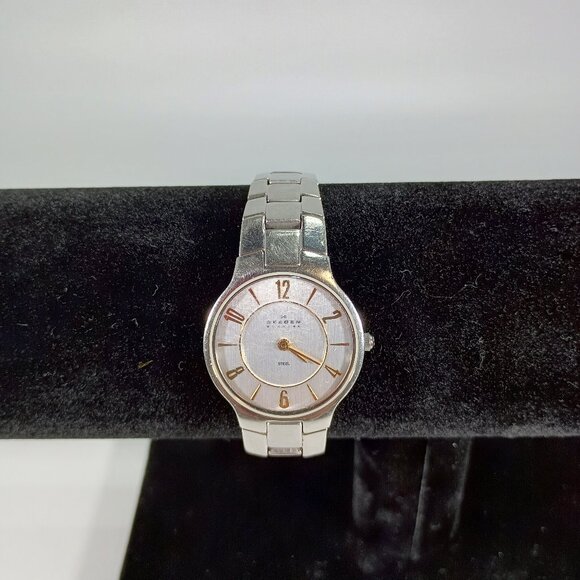 Vintage Classic Denmark Slim Skagen Silver Tone Ladies Watch New Battery Runs main image 8